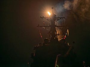 Houthi Serang Kapal Milik Amerika dengan Rudal di Teluk Aden