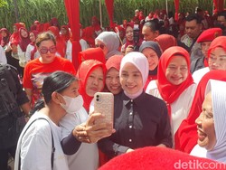 Atikoh Beberkan Visi-Misi Suami Akan Beri Insentif ke Kader Posyandu