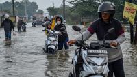 Banjir di Kawasan Industri Sapan, Sepeda Motor Mogok