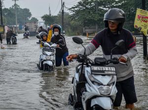 Banjir di Kawasan Industri Sapan, Sepeda Motor Mogok