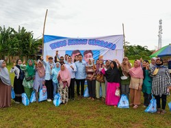 Airin dan Barisan RFG Gelar Tebus Murah 2 Ribu Paket Sembako di Banten