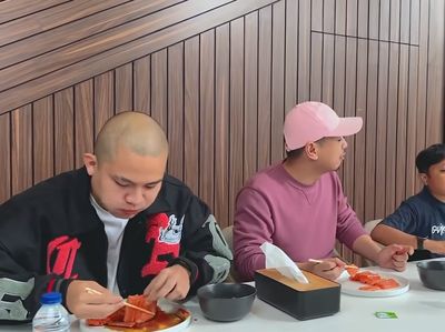 Siu! Cellos Tantang Selebriti Makan Makanan yang Pedasnya Ekstrem