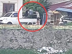 Viral 2 Warga Enrekang Buang Sampah di Sungai Mata Allo, Lurah Usut Pelaku