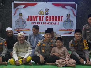AKBP Bimo Diskusi Bareng Jamaah Masjid di Bengkalis, Bahas Kamtibmas-Pemilu AKBP Bimo Diskusi Bareng Jamaah Masjid di Bengkalis, Bahas Kamtibmas-Pemilu
