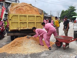 Pemkot Pekanbaru Sebut Jalan Rusak Dicor Warga- Anak SMK Milik Pemprov Riau