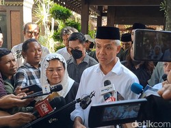 Ganjar Sebut Masih Kejar-kejaran Survei dengan 01 dan 02