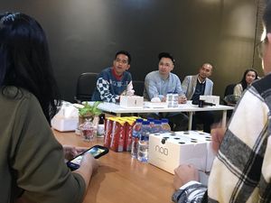 Gibran Ajak Edho Zhell Kembangkan UMKM di Solo Gibran Ajak Edho Zhell Kembangkan UMKM di Solo