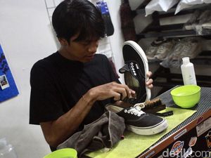 Sabun Bayi Disebut Aman untuk Mencuci Sepatu