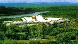 Lihat dari Dekat Rumah Megah Viral Kalimantan yang Ternyata Istana Sultan Brunei