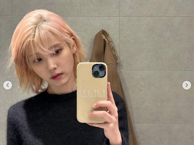 7 Foto IU Tampil dengan Rambut Pink Jelang Comeback, Bikin Fans Pangling