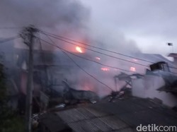 Permukiman Padat di Sukabumi Kebakaran, Warga Panik Berhamburan