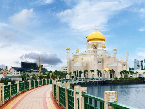 Masjid Sultan Omar Ali Saifuddien/Brunei Tourism Masjid Sultan Omar Ali Saifuddien/Brunei Tourism