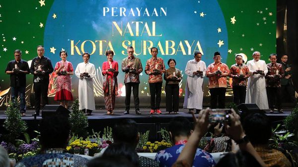 Potret Perayaan Natal di Balai Kota Surabaya