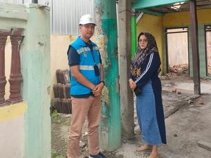 Kesal Tiang Listrik Tepat di Depan Rumah? Begini Cara Resmi Pindahkannya Kesal Tiang Listrik Tepat di Depan Rumah? Begini Cara Resmi Pindahkannya
