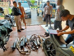 Razia ke Sekolah, Polisi Copot Knalpot Brong di Motor Pelajar Cianjur