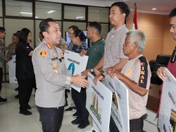 14 Personel Polisi hingga ASN Polres Jaksel Diberi Hadiah Umrah-Wisata Rohani