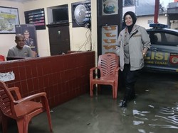 Polsek Ujung Tanah Makassar Terendam Banjir, Pelayanan Tetap Normal