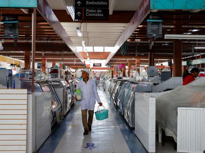 Potret Toko Tutup-Jalanan Sepi Saat Ekuador Darurat Nasional
