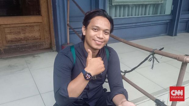 Rian (28), seorang mahasiswa yang mempunyai kesibukan sambilan dengan bekerja di sektor geotermal. Rian mengaku bahwa ajang debat pilpres belum mengubah pilihannya pada pilpres 2024 nanti.