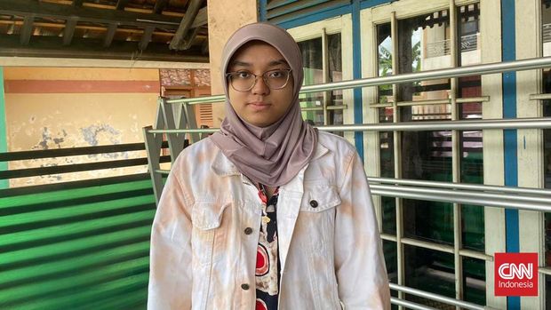 Ziya (21) yang saat ini merupakan salah satu mahasiswi di Jawa Barat menjadi salah satu warga yang antusias dalam menonton rangkaian debat pilpres in