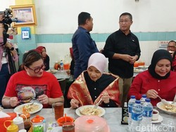 Blusukan ke Pasar 26 Ilir, Istri Ganjar Pranowo Cicip Mie Celor Palembang