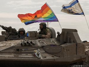 Tank Israel Gilas Seorang Ibu di Depan Anak Laki-lakinya di Gaza