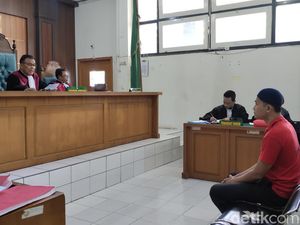 Oknum Polisi yang Tipu Rekan Seprofesinya Dituntut 2,5 Tahun Penjara