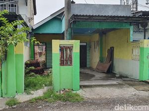 Warga Sidoarjo Cari Pinjaman Demi Bisa Pindah Tiang Listrik Warga Sidoarjo Cari Pinjaman Demi Bisa Pindah Tiang Listrik