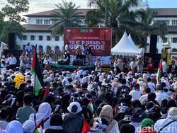 Gelar Aksi di Gedung Sate, Warga Jabar Desak Genosida di Palestina Disetop