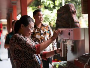 Kurangi Konsumsi Air Kemasan, Mesin Canggih Asal Jerman Dipasang di 2 SD Kurangi Konsumsi Air Kemasan, Mesin Canggih Asal Jerman Dipasang di 2 SD