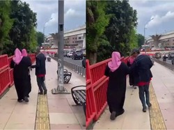 Budi Mabuk Tuak saat Todong Sajam ke Wisatawan di Jembatan Ampera