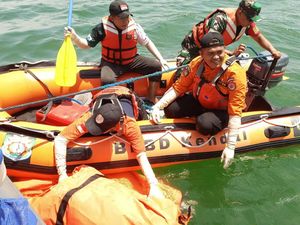 Mayat Bocah di Pantai Kendal Ternyata Korban Hanyut dari Semarang Mayat Bocah di Pantai Kendal Ternyata Korban Hanyut dari Semarang