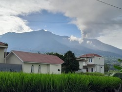 Gunung Marapi Erupsi Lagi Siang ini, Keluarkan Abu Setinggi 1 Kilometer
