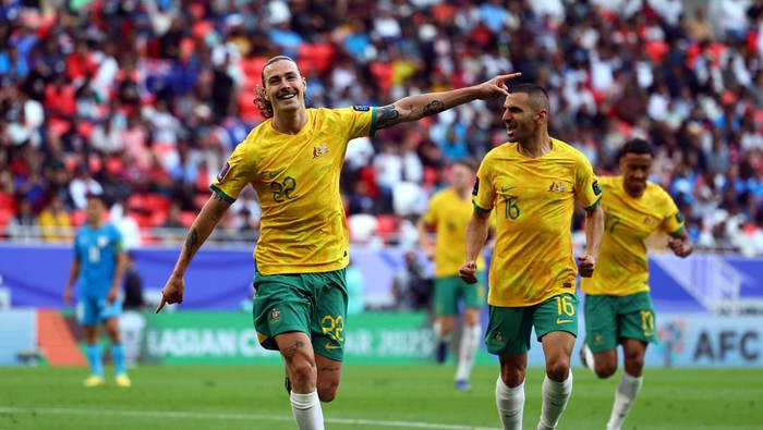 Soccer Football - AFC Asian Cup - Group B - Australia v India - Ahmad bin Ali Stadium, Al Rayyan, Qatar - January 13, 2024  Australias Jackson Irvine celebrates scoring their first goal REUTERS/Molly Darlington