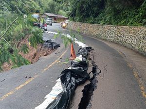 Jalan Nasional Longsor, Pemprov Bengkulu Dapat Izin Pinjam Kawasan Hutan Jalan Nasional Longsor, Pemprov Bengkulu Dapat Izin Pinjam Kawasan Hutan