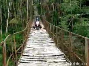 Jembatan Gantung Rusak di Cimindi Pangandaran Bahayakan Warga