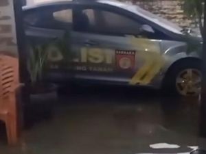 Kantor Polsek Ujung Tanah Makassar Sempat Terendam Banjir, Kini Sudah Surut Kantor Polsek Ujung Tanah Makassar Sempat Terendam Banjir, Kini Sudah Surut