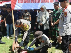 Damai, Warga 2 Desa Bentrok di Bima Serahkan 15 Senjata Api ke Polisi