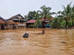 2 Kecamatan di Muratara Masih Terendam Banjir 2 Meter 2 Kecamatan di Muratara Masih Terendam Banjir 2 Meter