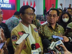 Klaim Mahfud Relawan Pindah Dukungan Tak Cuma ke Kubuh Prabowo-Gibran Klaim Mahfud Relawan Pindah Dukungan Tak Cuma ke Kubuh Prabowo-Gibran