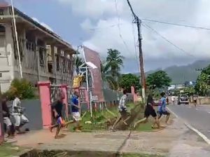 Momen 53 Napi Berhamburan ke Jalan Saat Kabur dari Lapas Kelas II B Sorong Momen 53 Napi Berhamburan ke Jalan Saat Kabur dari Lapas Kelas II B Sorong
