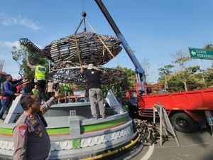 Uniknya Tugu Bandeng Pati, Dibikin dari 4.031 Knalpot Brong Uniknya Tugu Bandeng Pati, Dibikin dari 4.031 Knalpot Brong