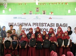 Cetak Generasi Unggul, PT GNI Beri Beasiswa ke Masyarakat Sekitar Industri