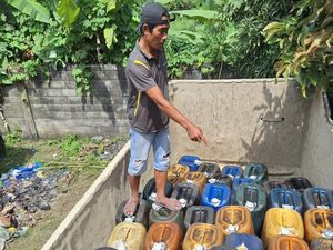 Polisi Amankan 1 Truk Bawa Ratusan Jeriken Berisi BBM Bio Solar di Langkat