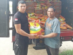 Banjir Muratara Rendam 6 Kecamatan, Polda Sumsel Salurkan Bantuan Pangan