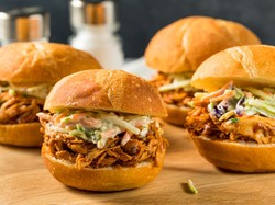 Resep Burger Ayam Suwir yang Enak dan Padat Nutrisi Untuk Bekal