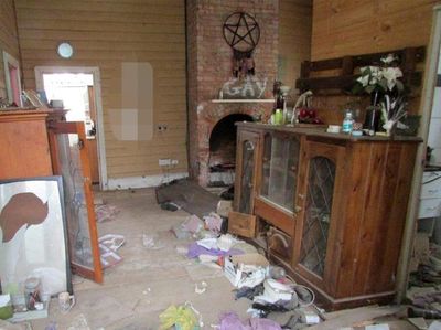 3 Foto Rumah Amburadul Dijual Rp 575 Juta