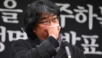 Wajah Sedih Bong Joon Ho Desak Investigasi Kematian Lee Sun Kyun