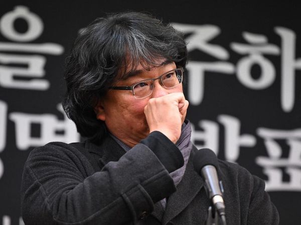 Wajah Sedih Bong Joon Ho Desak Investigasi Kematian Lee Sun Kyun