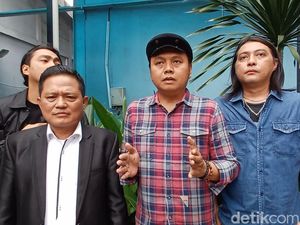Stinky Tak Akan Nyanyikan Jangan Tutup Dirimu, tapi Tetap Bawakan Mungkinkah Stinky Tak Akan Nyanyikan Jangan Tutup Dirimu, tapi Tetap Bawakan Mungkinkah